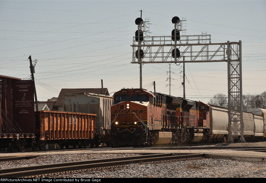 BNSF 3835